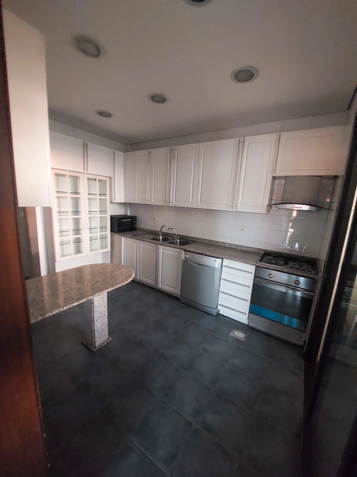 Furnished Duplex in Zikrit, Metn with a Breathtaking Sea View — الصورة 4