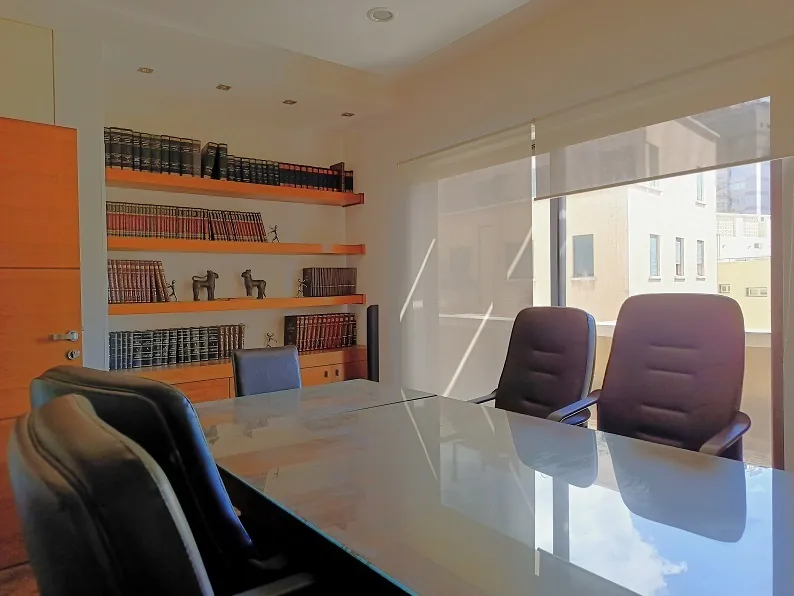 Prime Location Semi-Furnished Office for Rent in Saifi Village, Beirut — الصورة 2