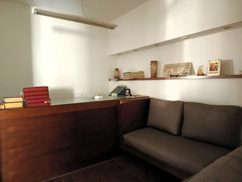 Prime Location Semi-Furnished Office for Rent in Saifi Village, Beirut — الصورة 4
