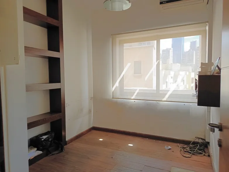 Prime Location Semi-Furnished Office for Rent in Saifi Village, Beirut — الصورة 5