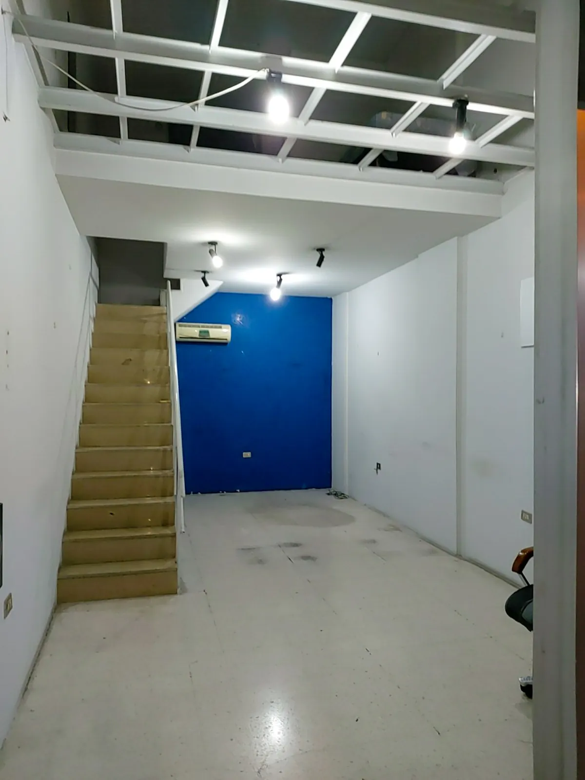 Full Property (Shop + Land ) for Rent in Zalka, Metn — الصورة 1