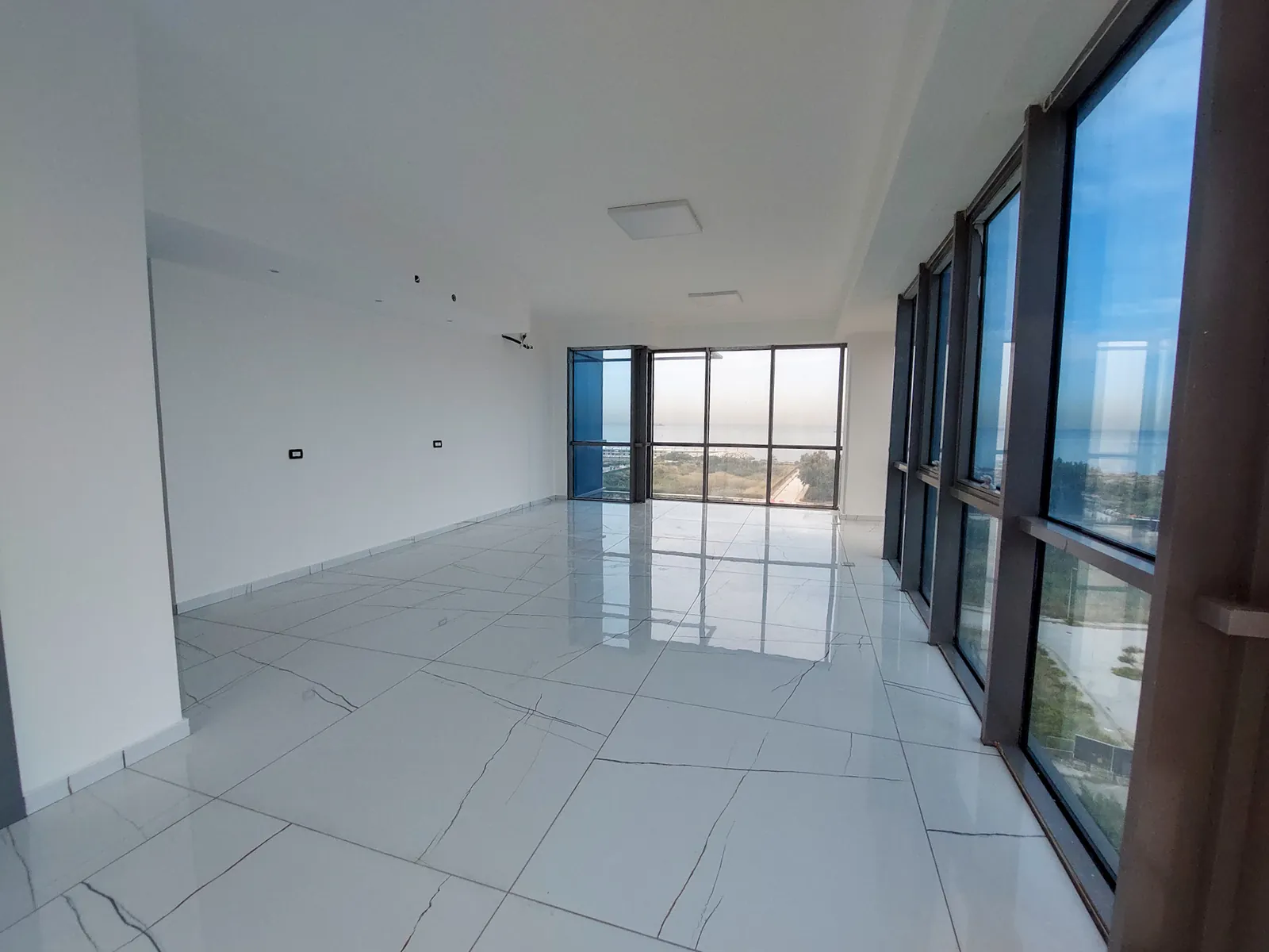Prime Location New Office in Dbayeh, Metn — الصورة 2