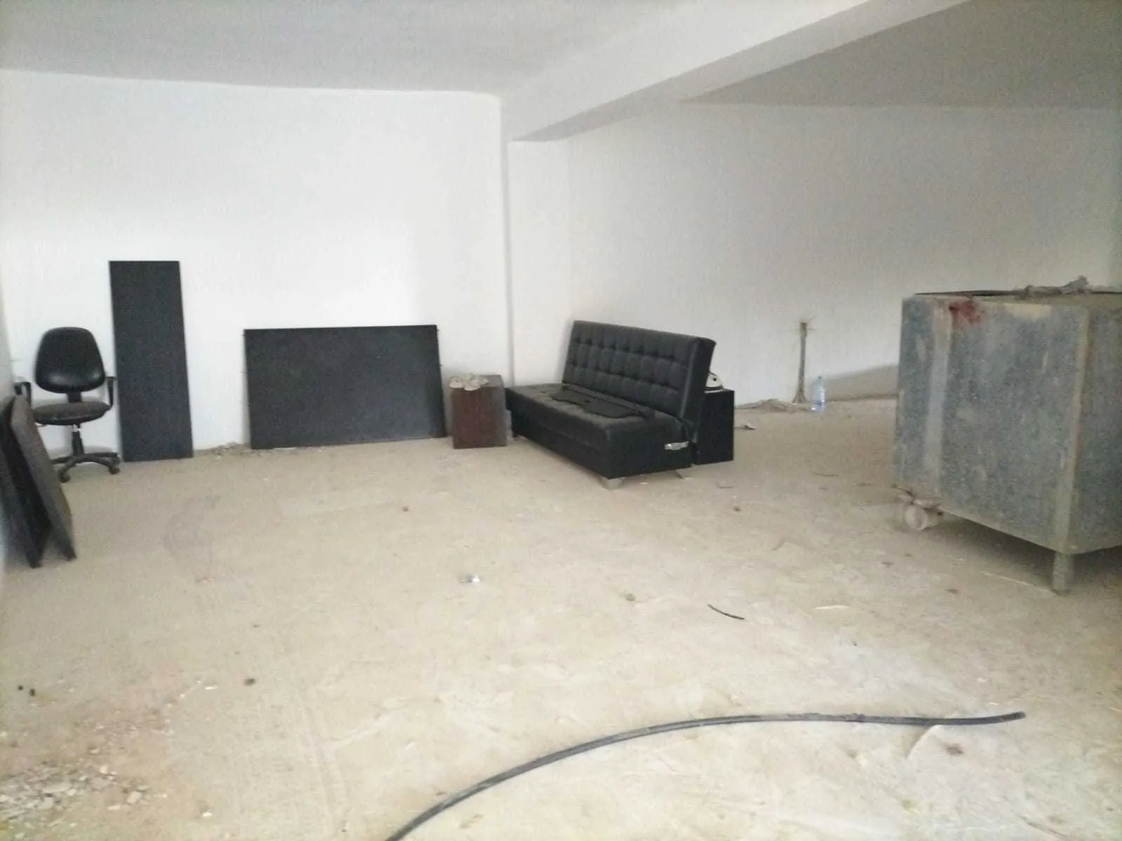 Prime Location for Sale or for Rent Used Warehouse in Hadath — photo 3