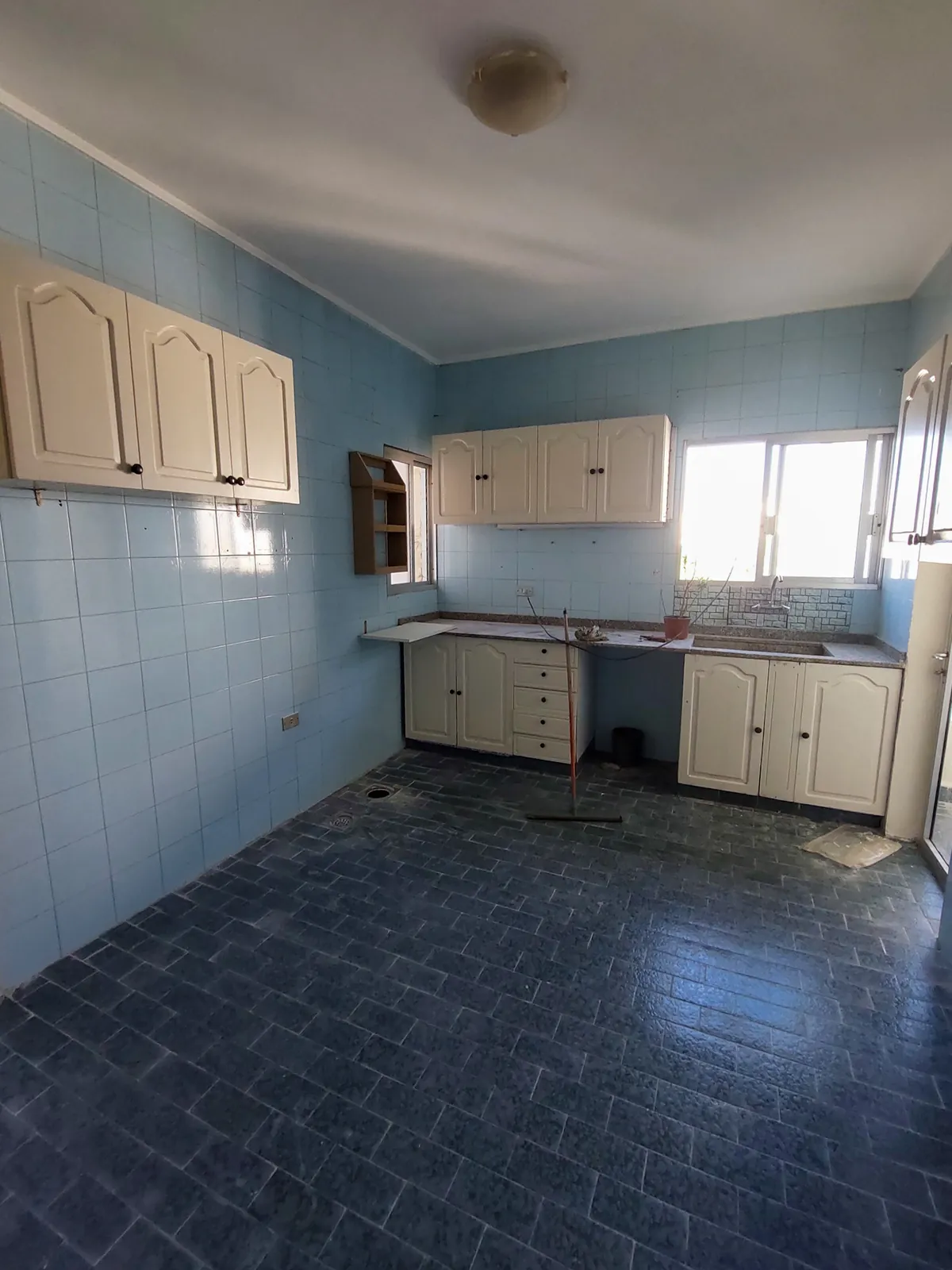 Prime Location Apartment in Aoukar, Metn — photo 4