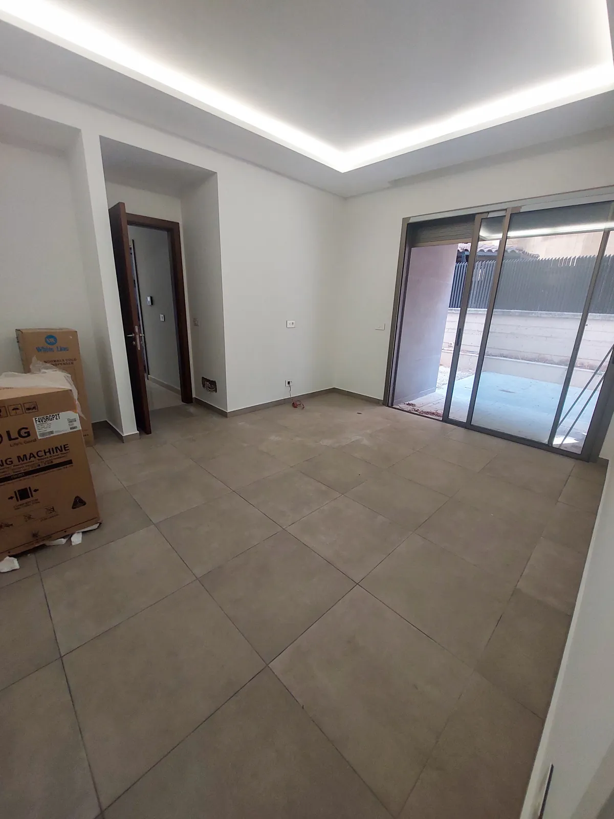 Brand New Apartment in Mtayleb, Metn with Terrace — الصورة 4