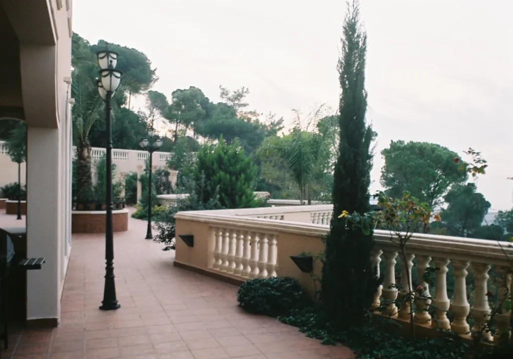 Villa in Mount Lebanon with Breathtaking Panoramic Sea & Mountain View — الصورة 4