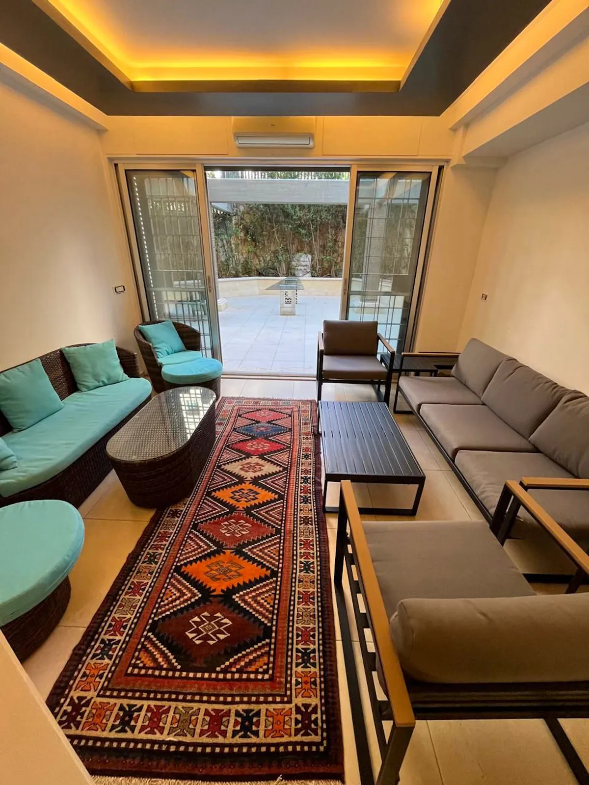 Fully Furnished Apartment in Biyada, Metn with Terrace — الصورة 4
