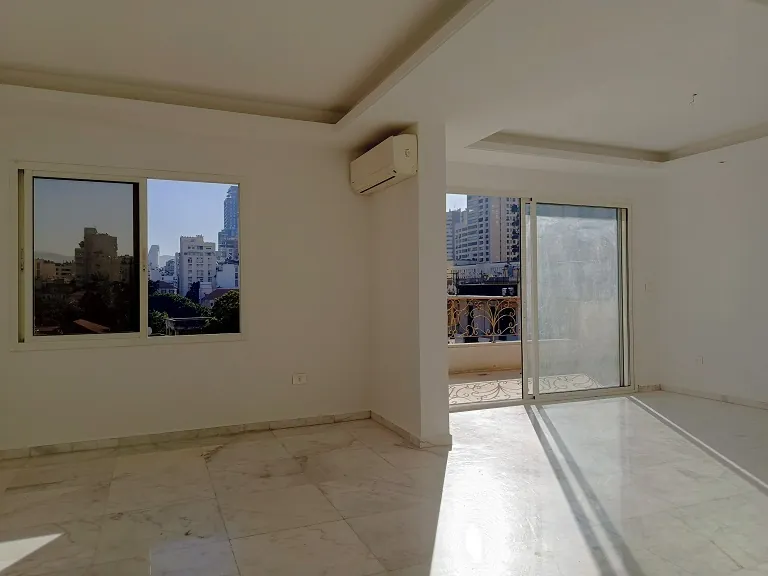 Apartment in Achrafieh Monot, Beirut with an Open View — الصورة 3