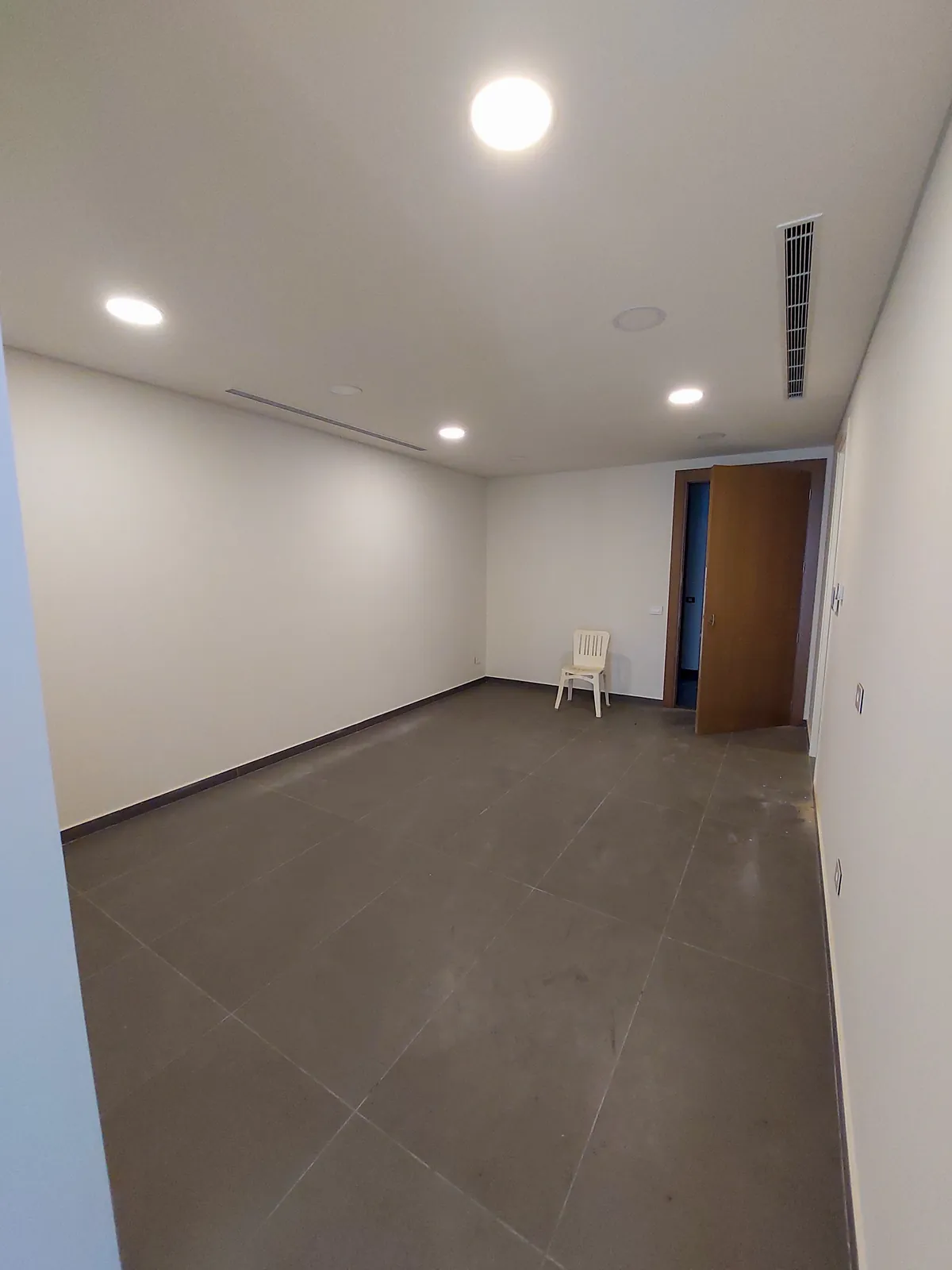 Prime Location Brand New Office in Beit El Chaar, Metn — الصورة 4