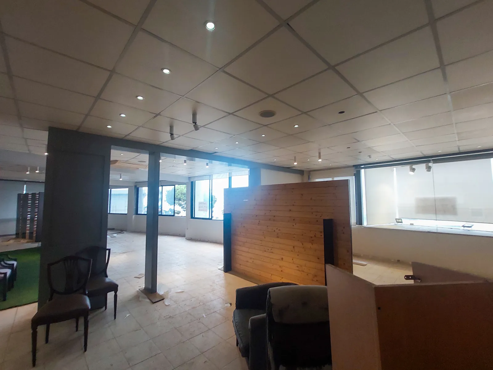 Prime Location Showroom/Office in Mazraat Yachouh, Metn