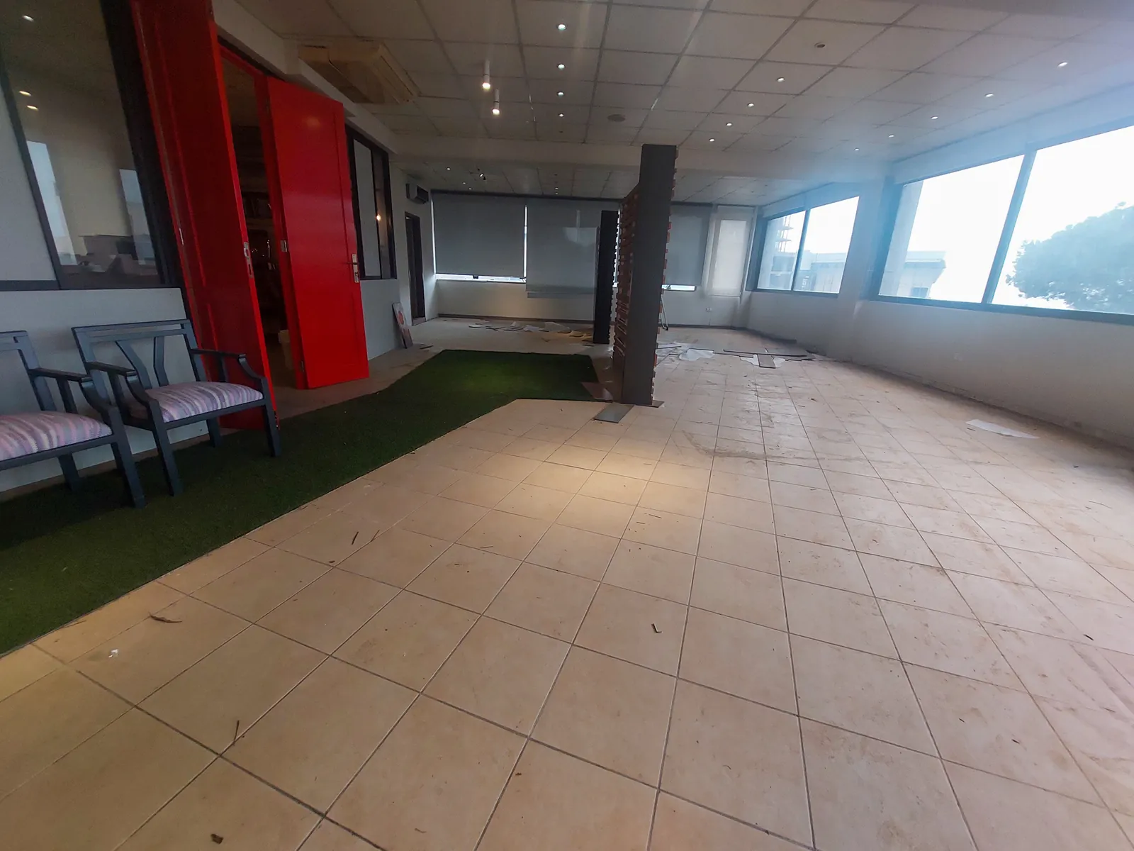 Prime Location Showroom/Office in Mazraat Yachouh, Metn — الصورة 2