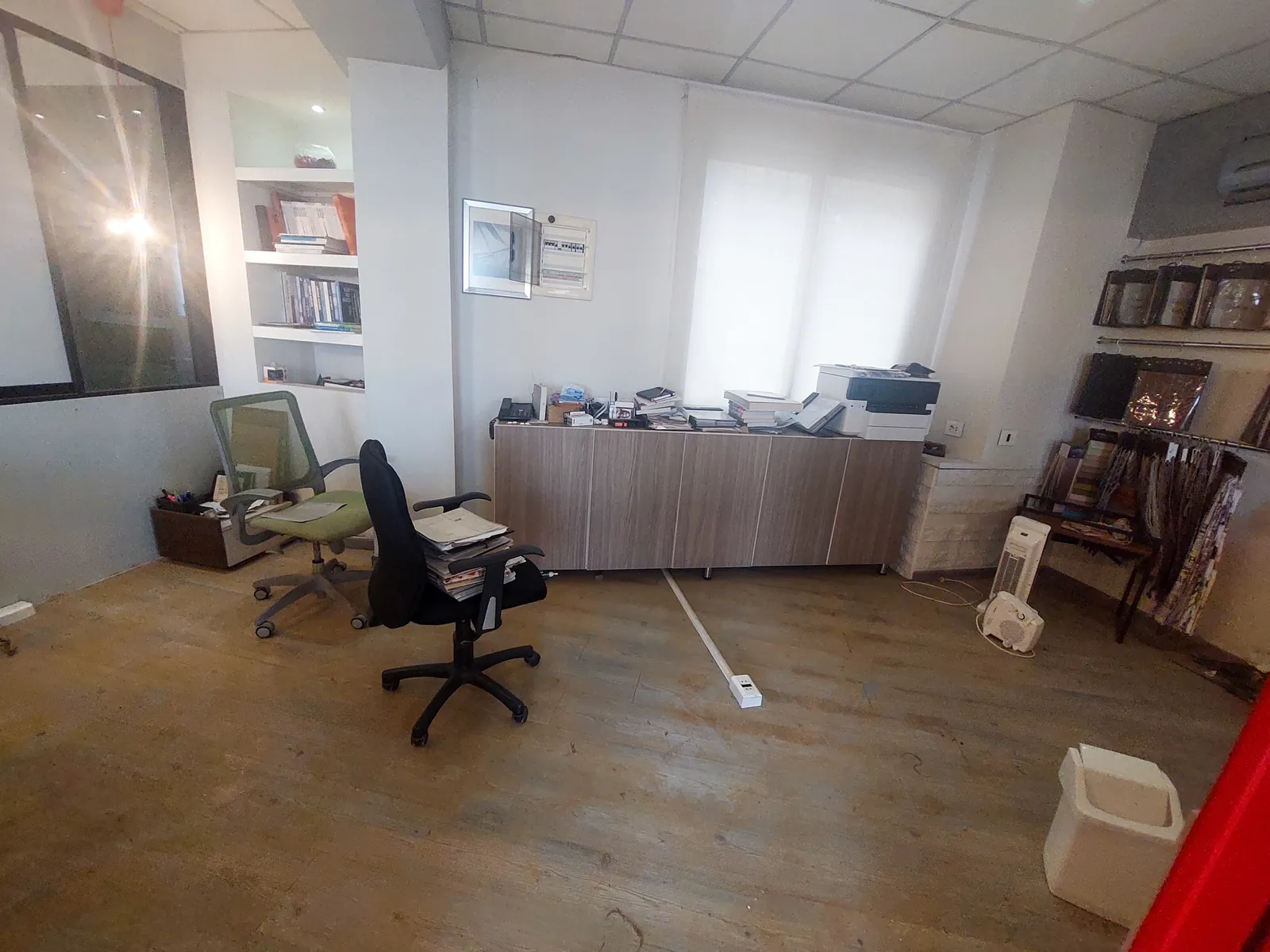 Prime Location Showroom/Office in Mazraat Yachouh, Metn — الصورة 4