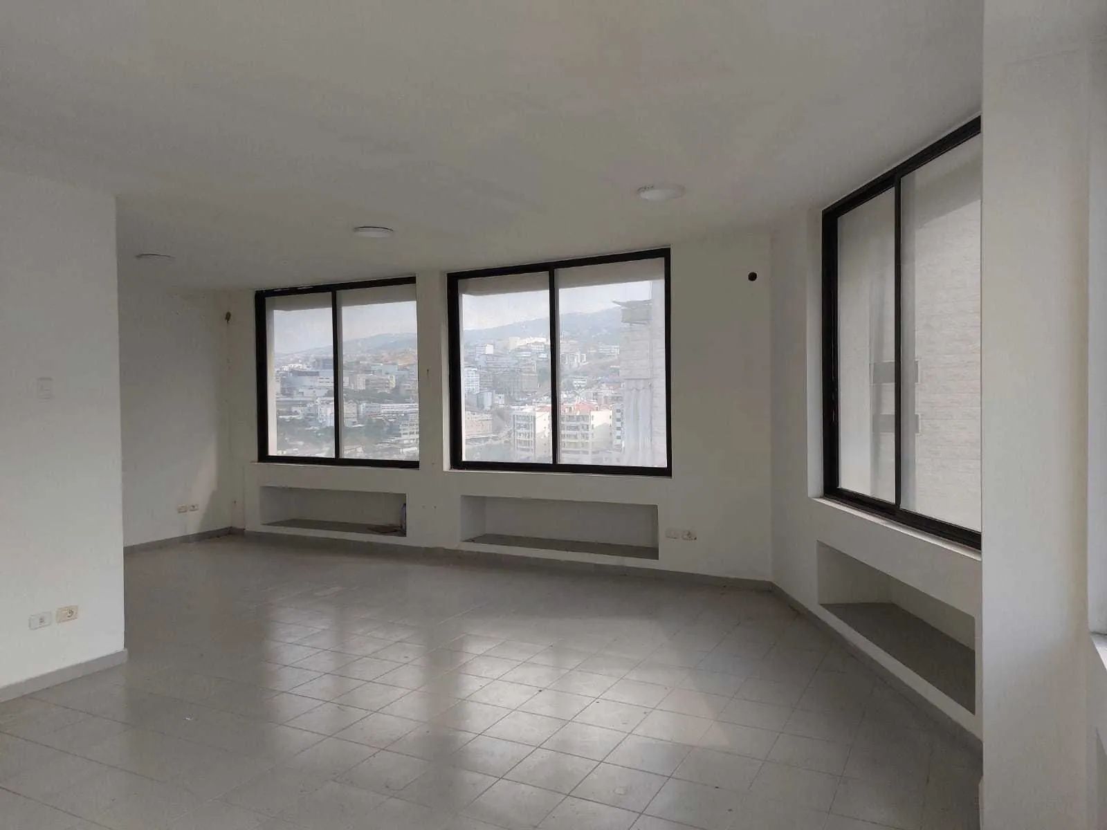 Prime Location Office in Hazmieh, Baabda — الصورة 2