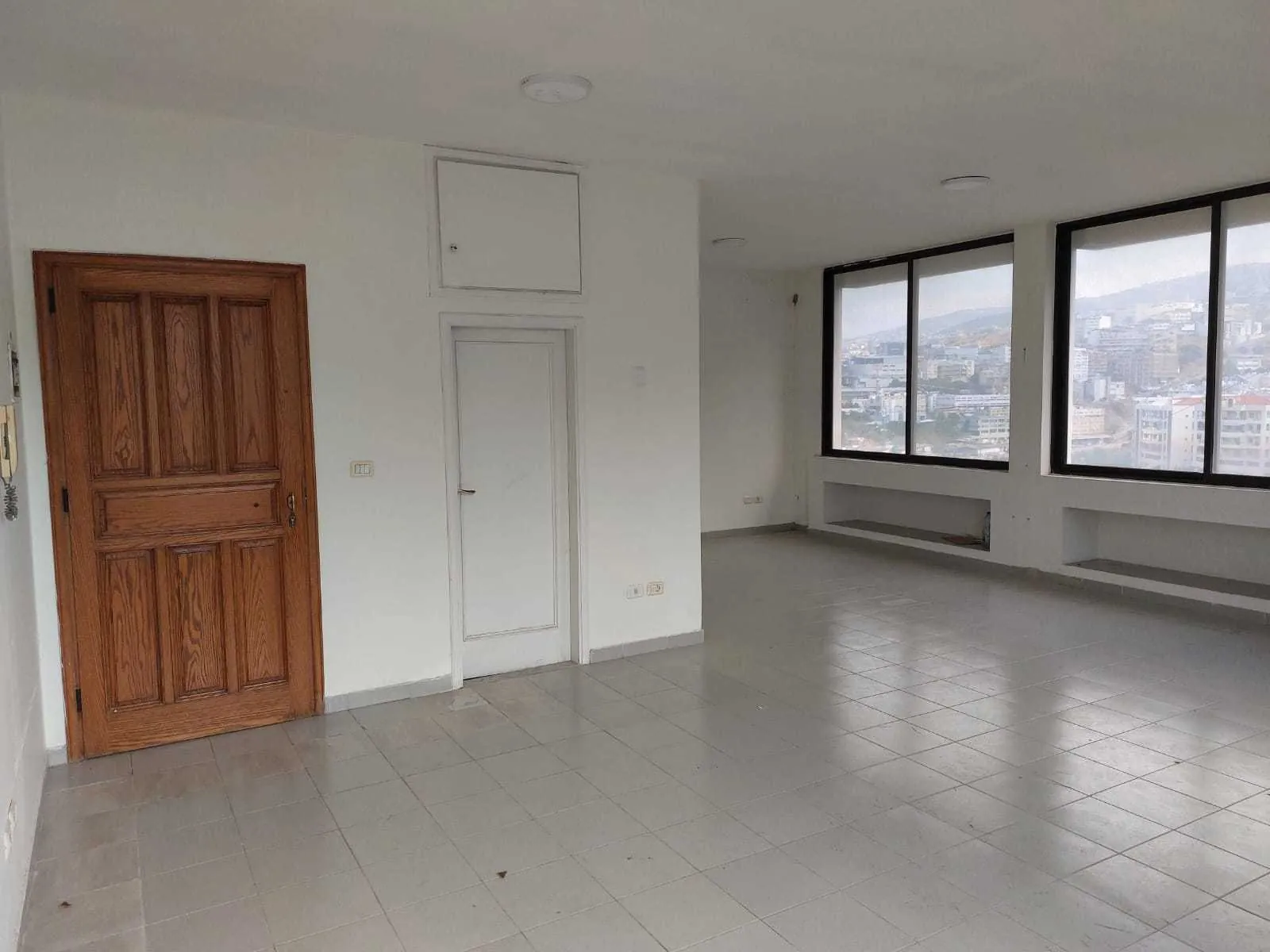 Prime Location Office in Hazmieh, Baabda — الصورة 3