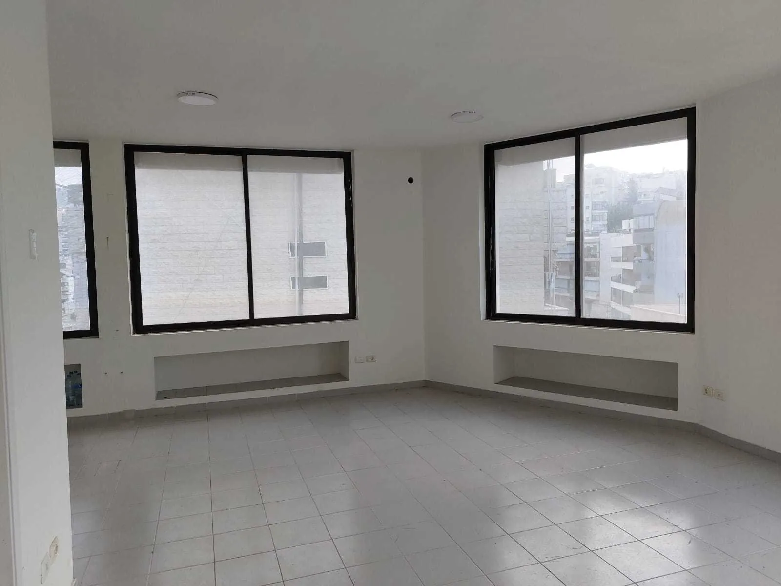 Prime Location Office in Hazmieh, Baabda — الصورة 4