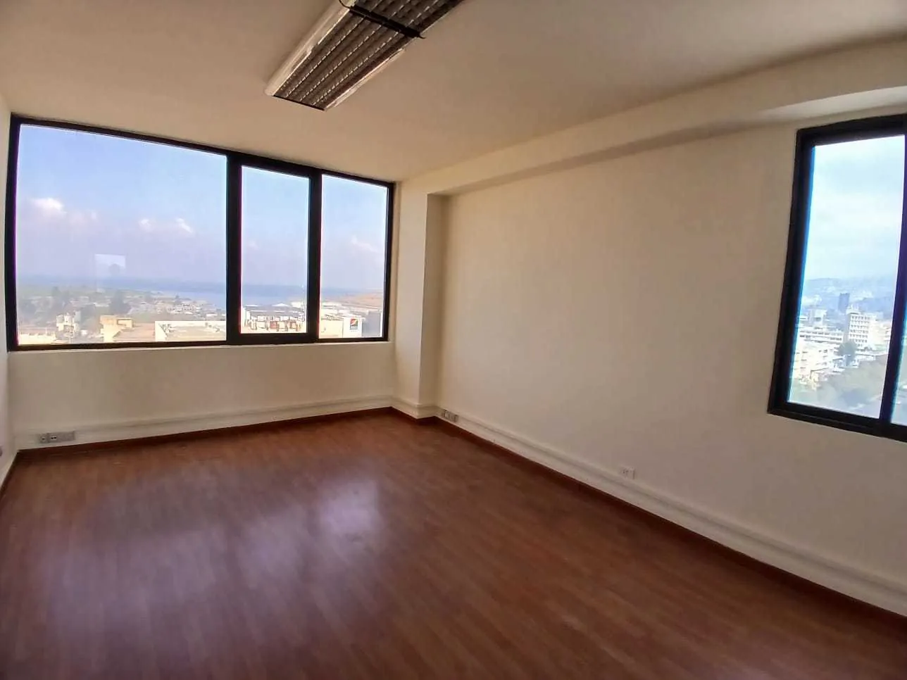 Prime Location Office in Dora, Metn