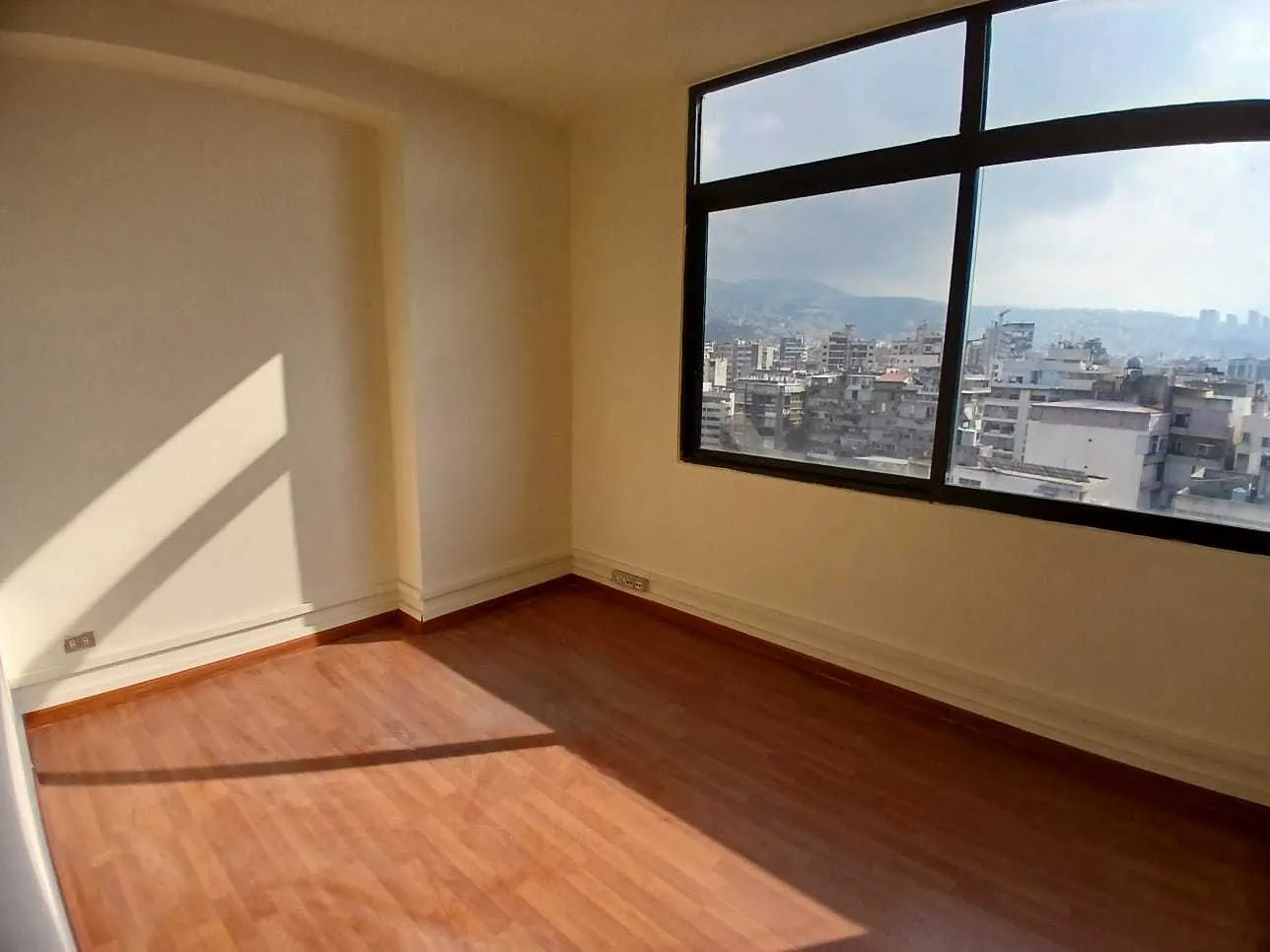 Prime Location Office in Dora, Metn — الصورة 3