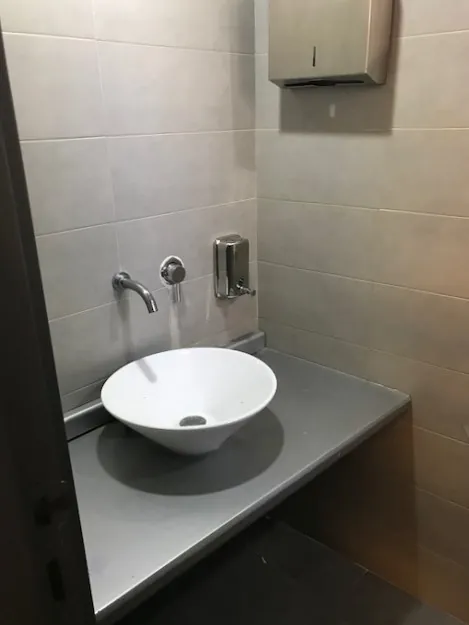 Fully Furnished Office for Rent in Saifi Village, Beirut — الصورة 5