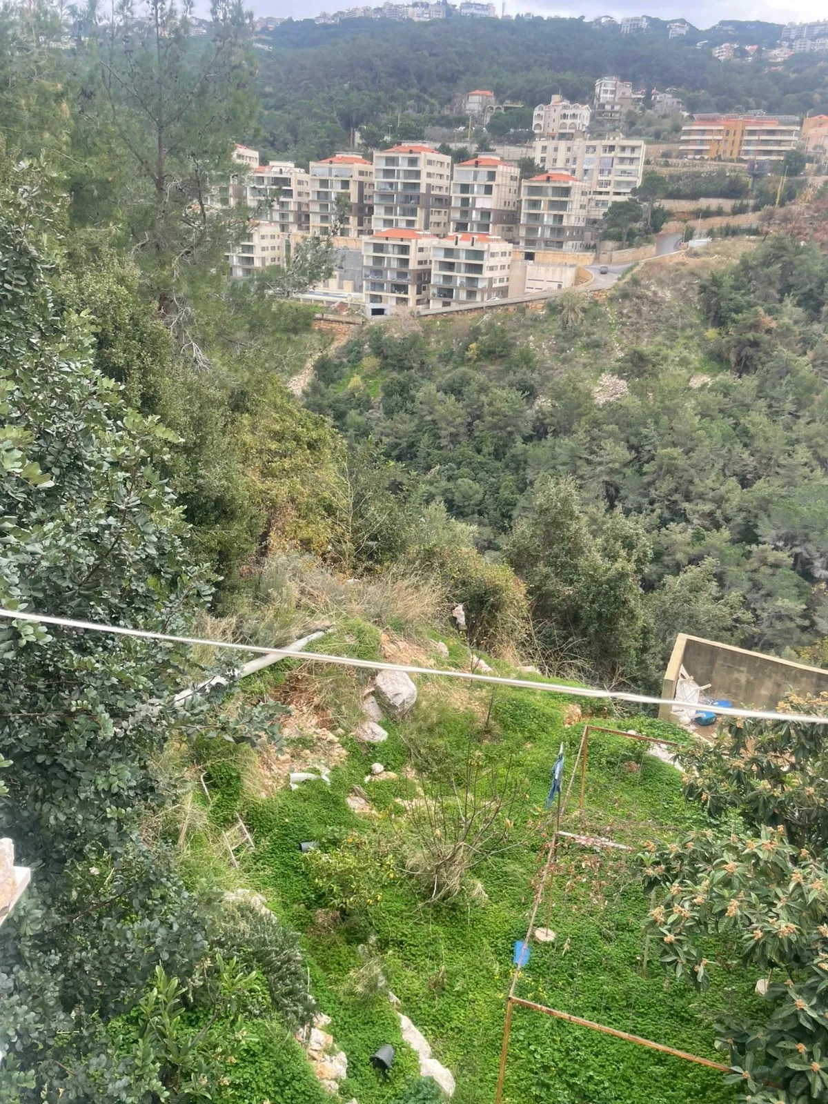 Land in Qannabet Broumana, Metn Overlooking the Mountains — photo 1
