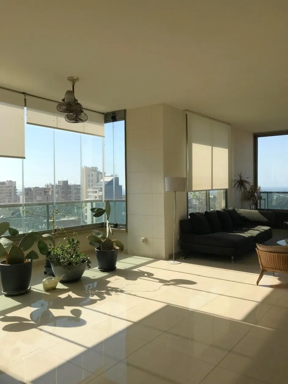 Apartment in Achrafieh Mar Mikhael, Beirut with City & Sea View — الصورة 1