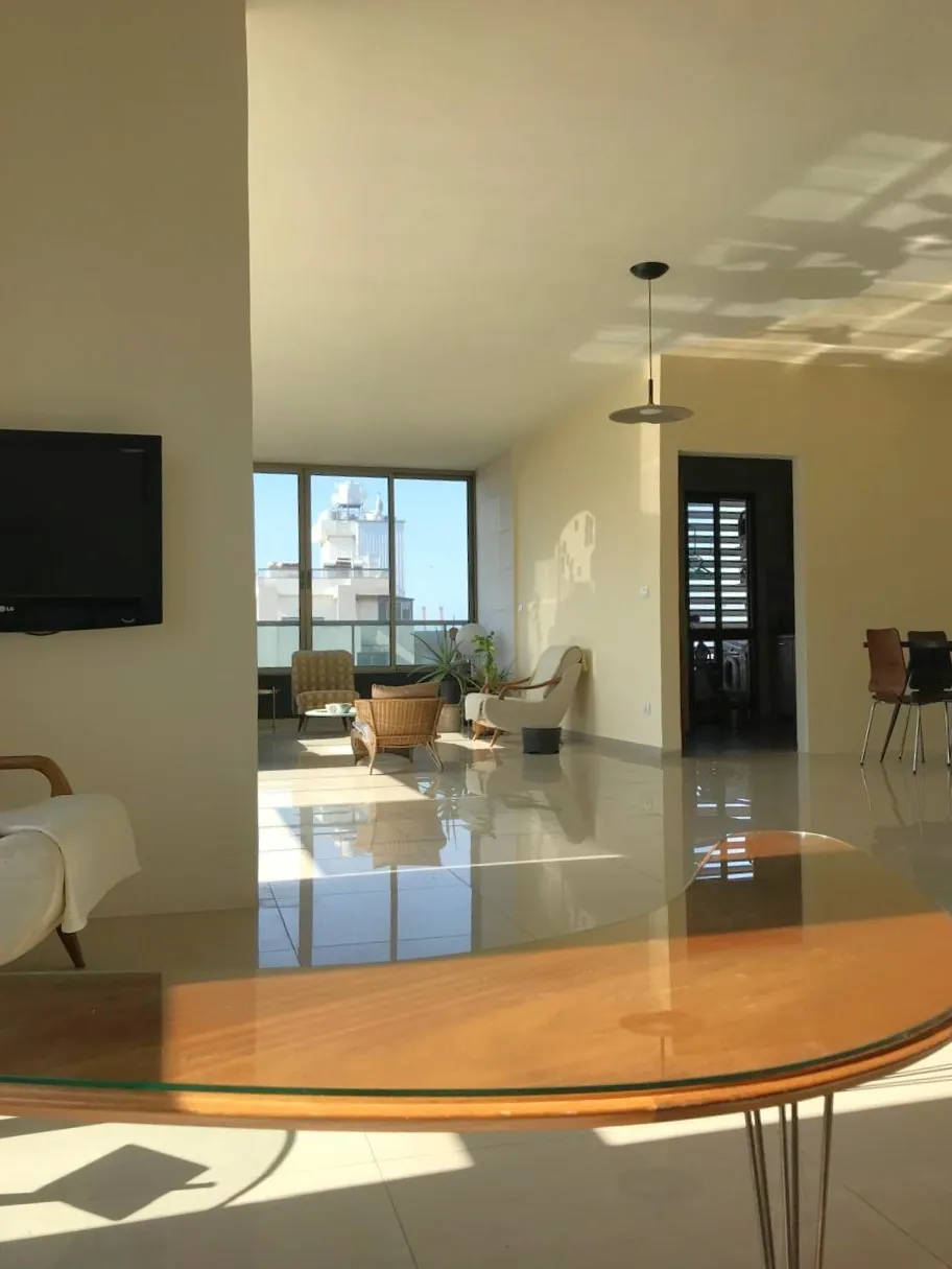 Apartment in Achrafieh Mar Mikhael, Beirut with City & Sea View — الصورة 4