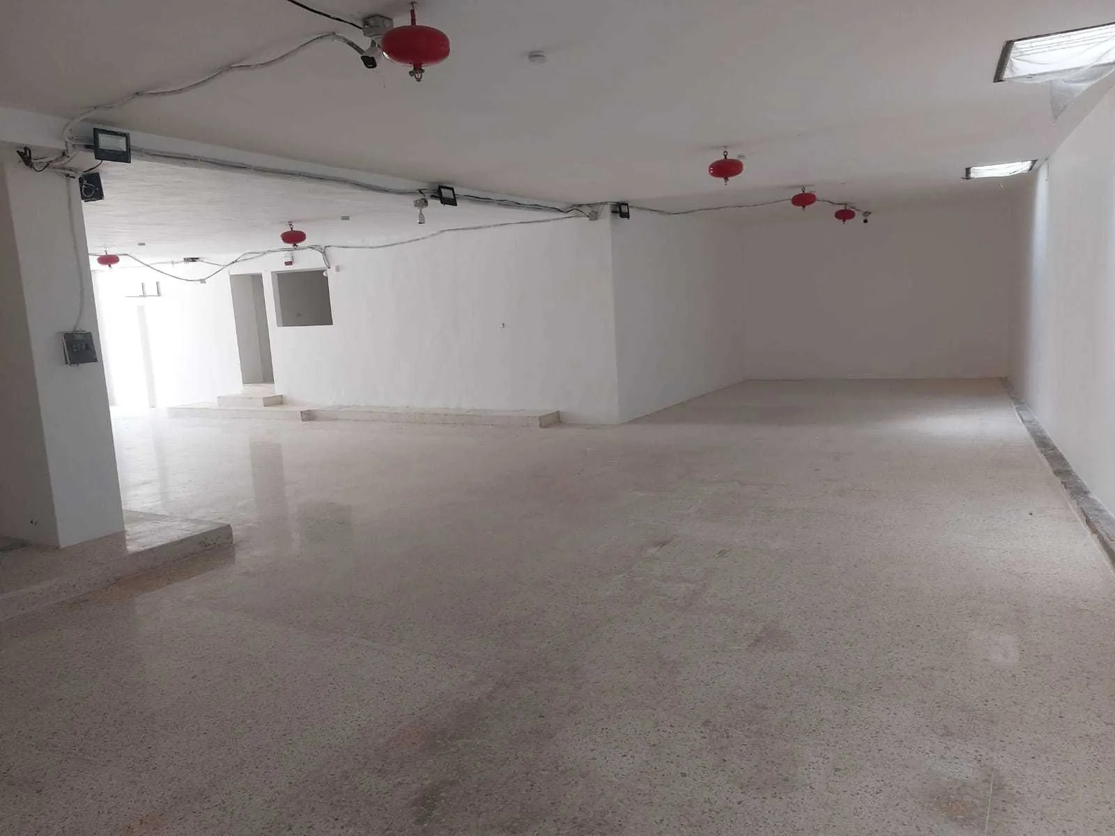 Prime Location Shop in Hazmieh, Baabda — الصورة 3
