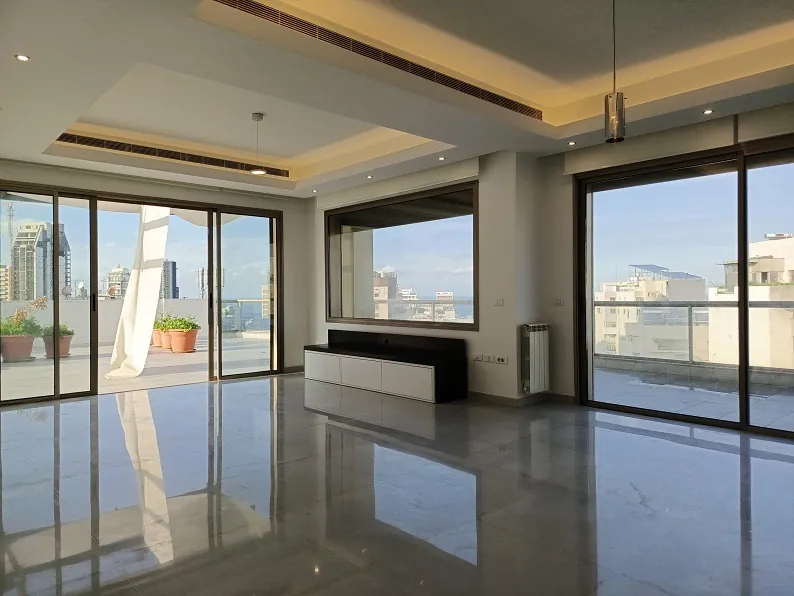 Apartment for Rent in Achrafieh Golden Square, Beirut with View — الصورة 3