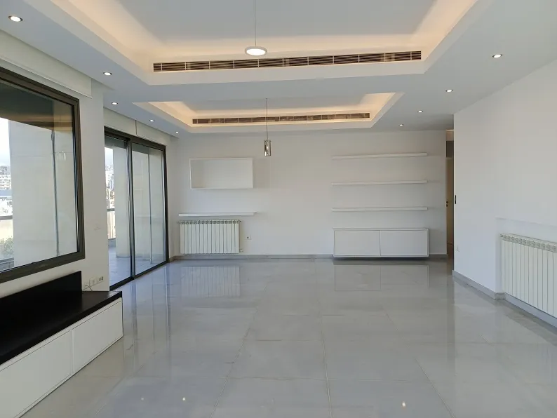 Apartment for Rent in Achrafieh Golden Square, Beirut with View — الصورة 4