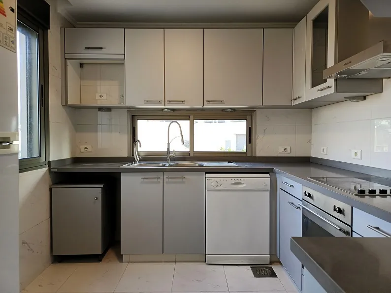 Apartment for Rent in Achrafieh Golden Square, Beirut with View — الصورة 5