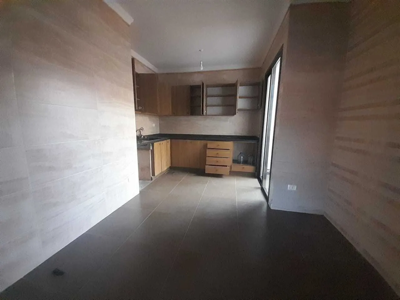 New Apartment in Tabarja, Keserwan with a Partial Mountain View — الصورة 3