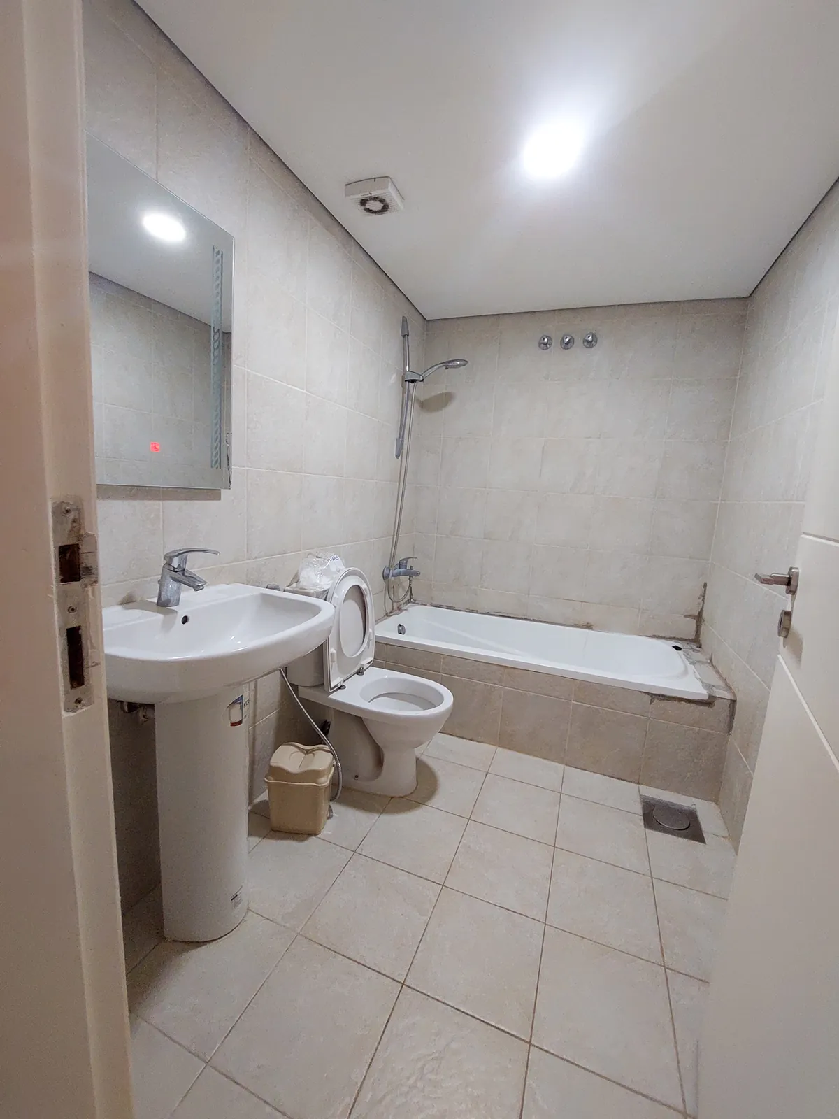 New Apartment for Rent/Sale in Zikrit, Metn + 100 SQM Terrace — الصورة 5