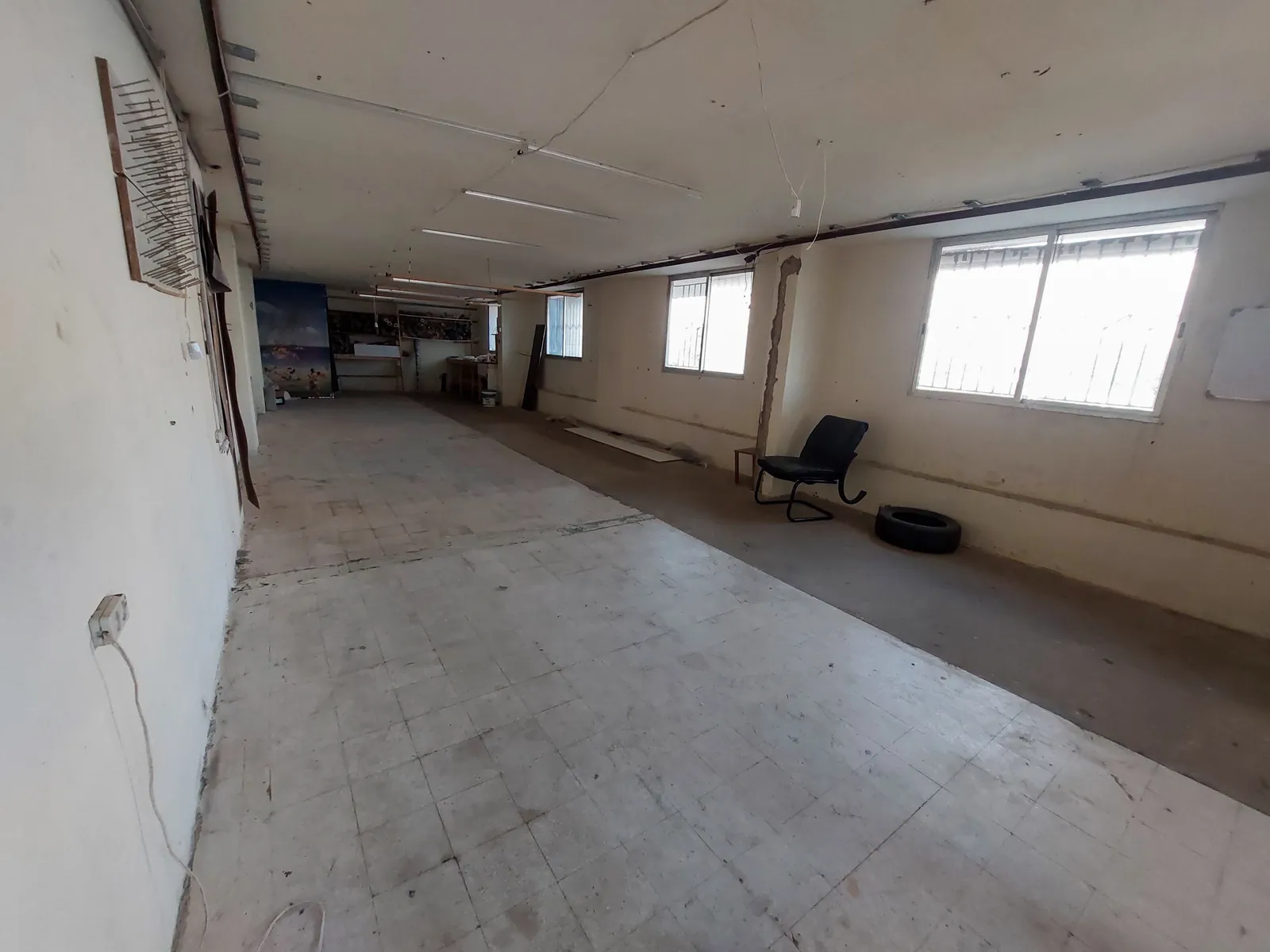 Prime Location Shop/Warehouse in Dekwaneh, Metn — photo 1