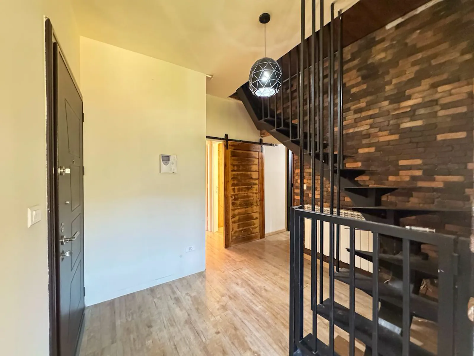Semi-Furnished for Sale/RENT Duplex in Zikrit with View + Terrace — الصورة 3