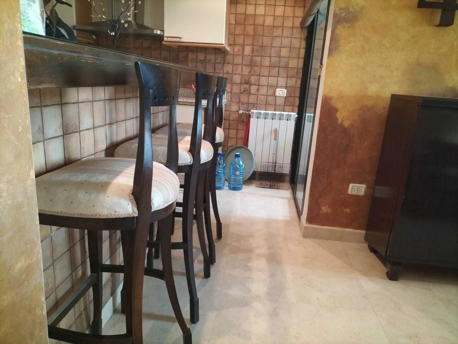 Furnished Apartment in Kahaleh with View + Terrace — الصورة 4