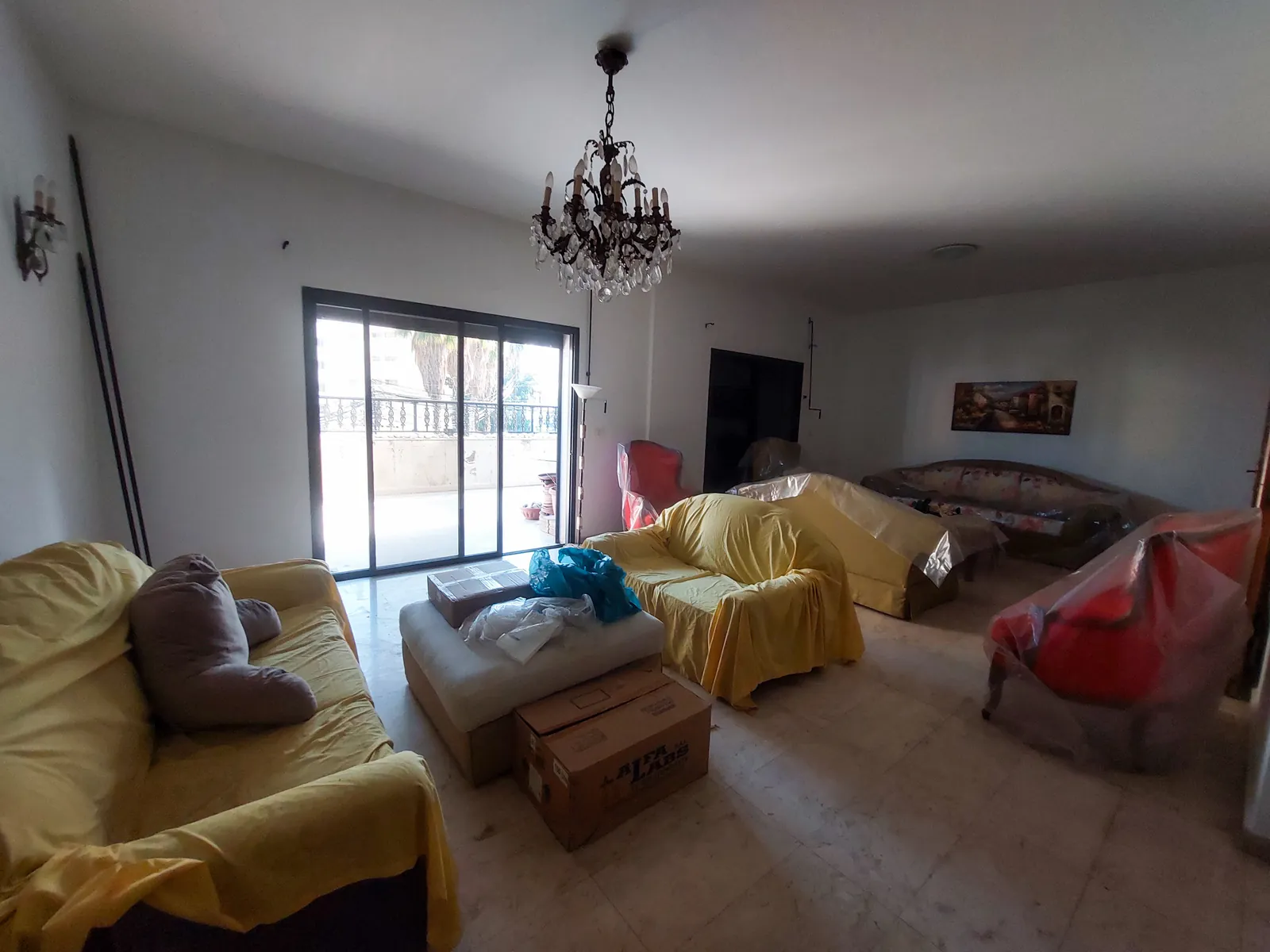 Prime Location Apartment in Jal El Dib, Metn + Terrace — الصورة 2