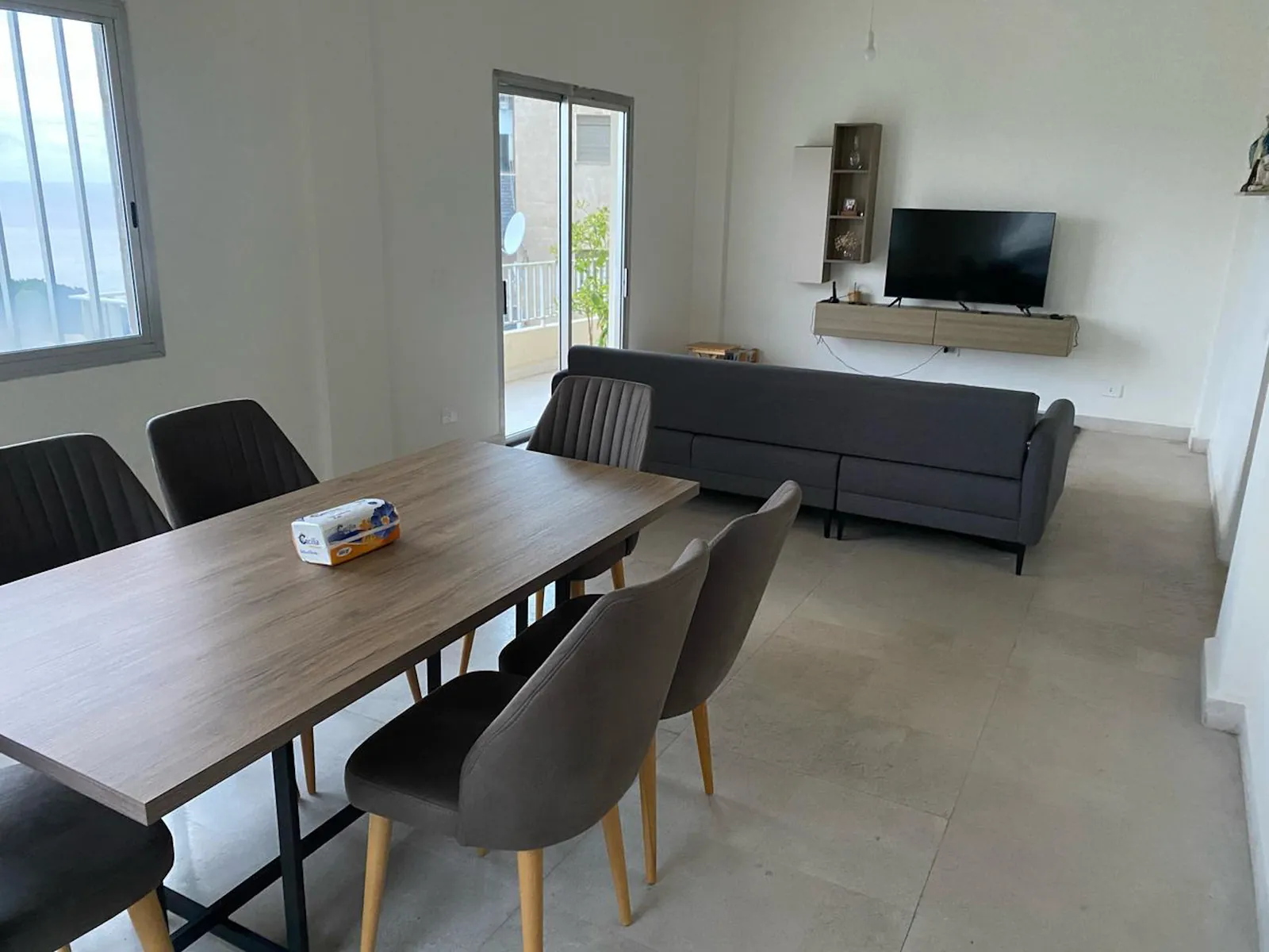 Furnished Apartment in Bkenneya, Metn with a Breathtaking View — الصورة 2