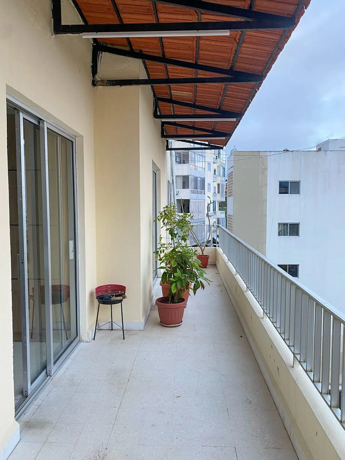 Furnished Apartment in Bkenneya, Metn with a Breathtaking View — الصورة 3