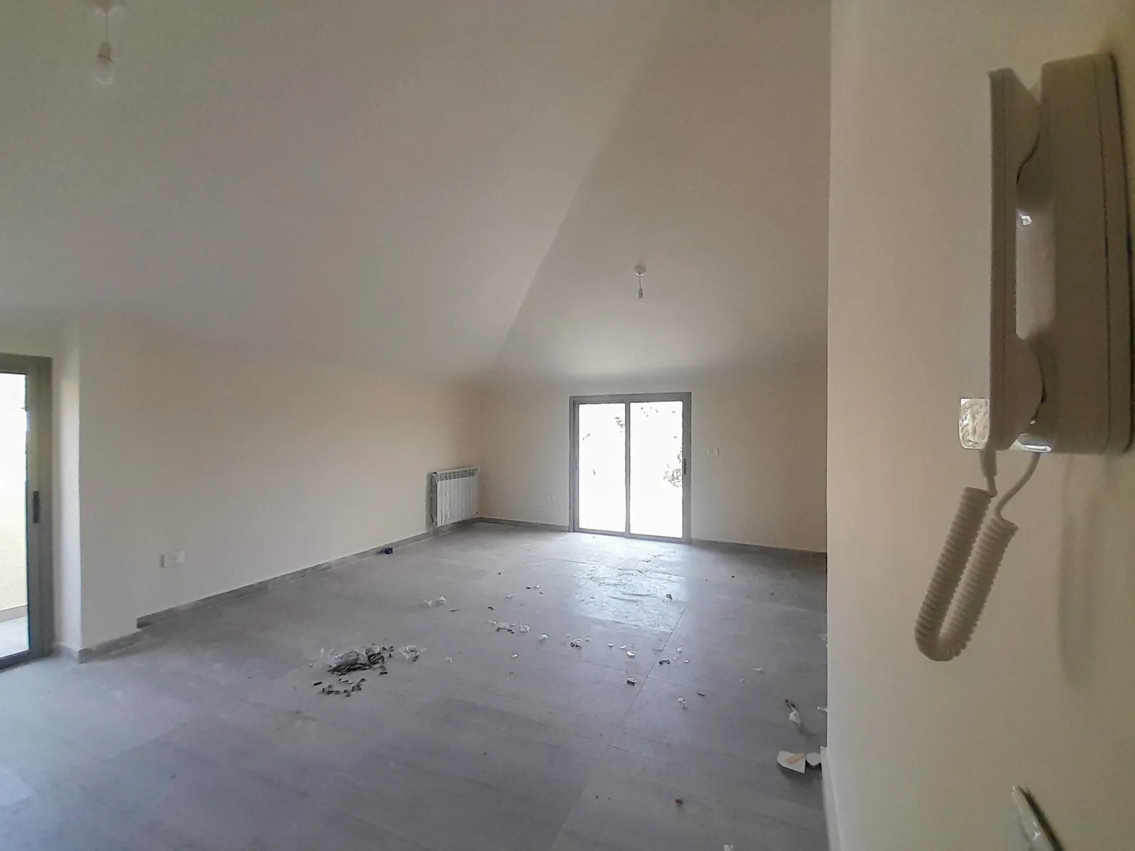Roof in Douar, Metn with a Breathtaking Mountain View — الصورة 4