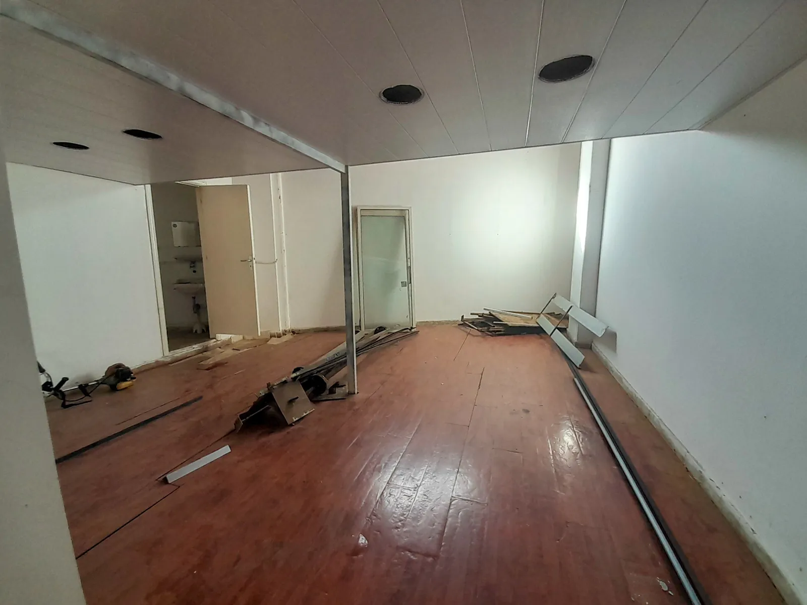 A Very Prime Location Mezzanine Shop in Bikfaya , Metn — photo 3