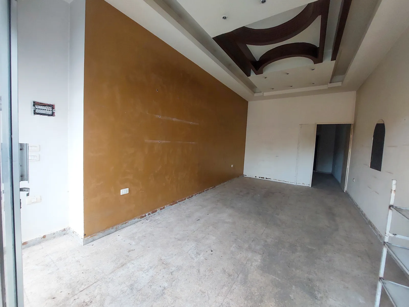 Prime Location Shop in Atchaneh, Metn — photo 2