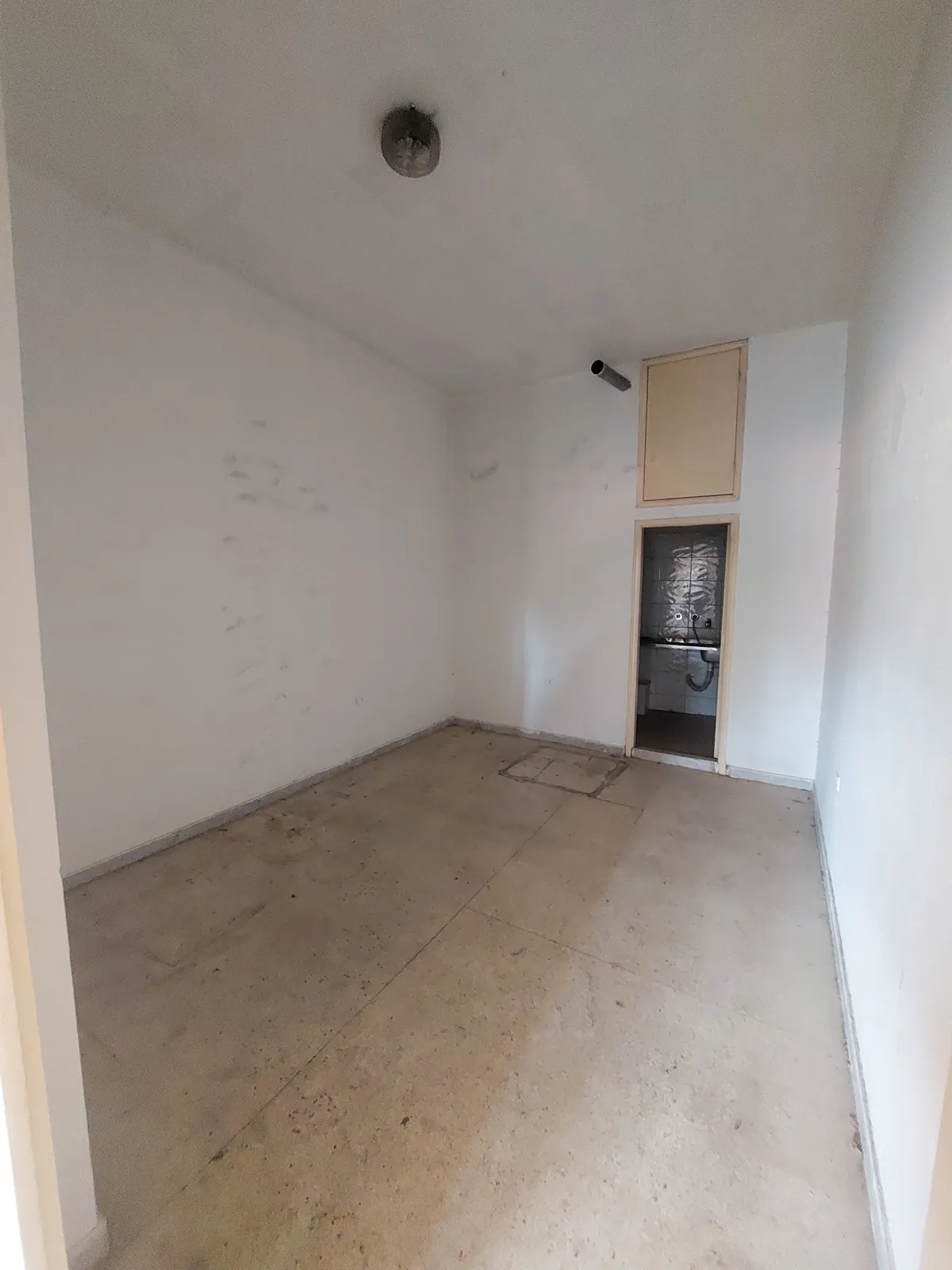 Prime Location Shop in Atchaneh, Metn — photo 3