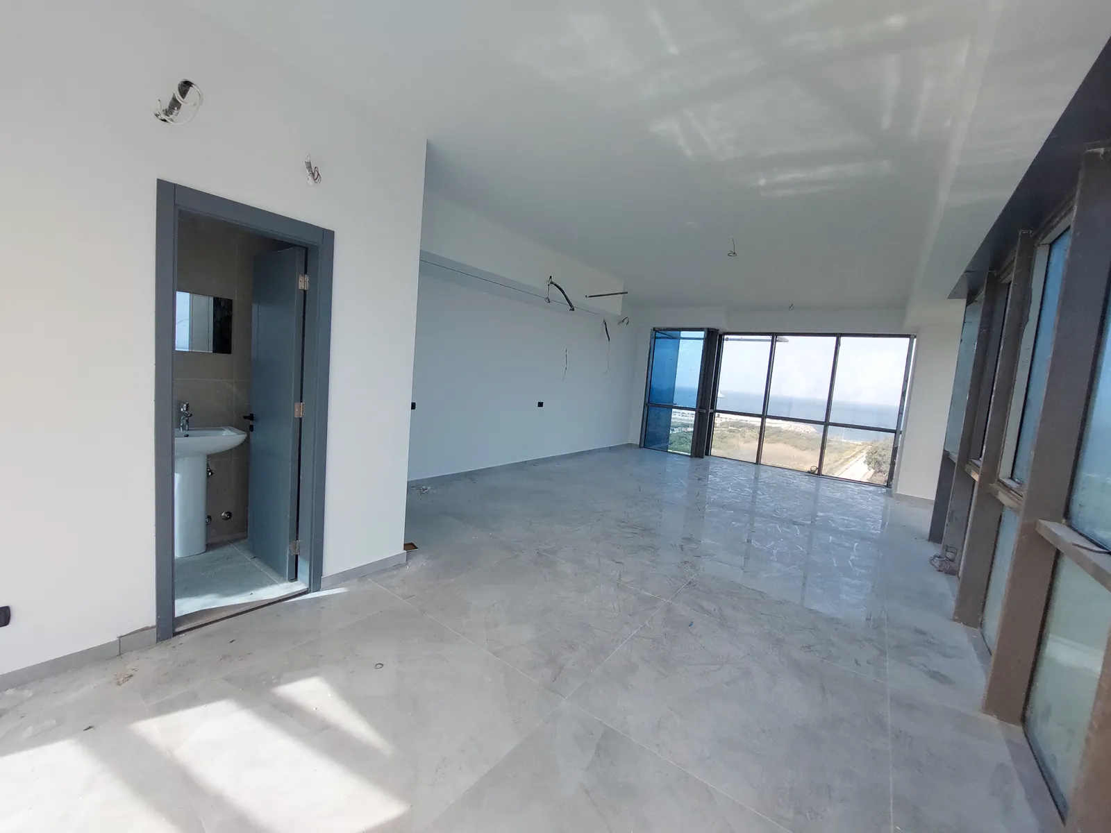 Prime Location Brand New Office in Dbayeh, Metn — الصورة 2