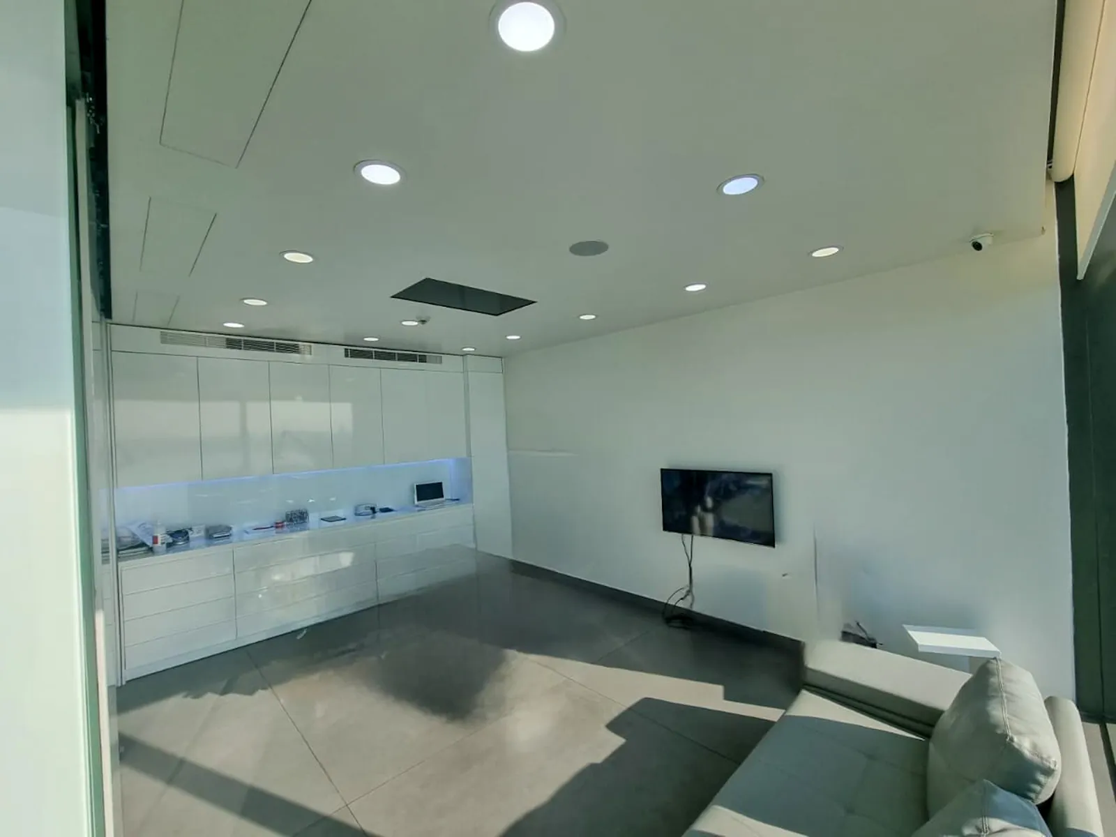 Fully Equipped Prime Location Office/Clinic in Antelias, Metn — الصورة 2