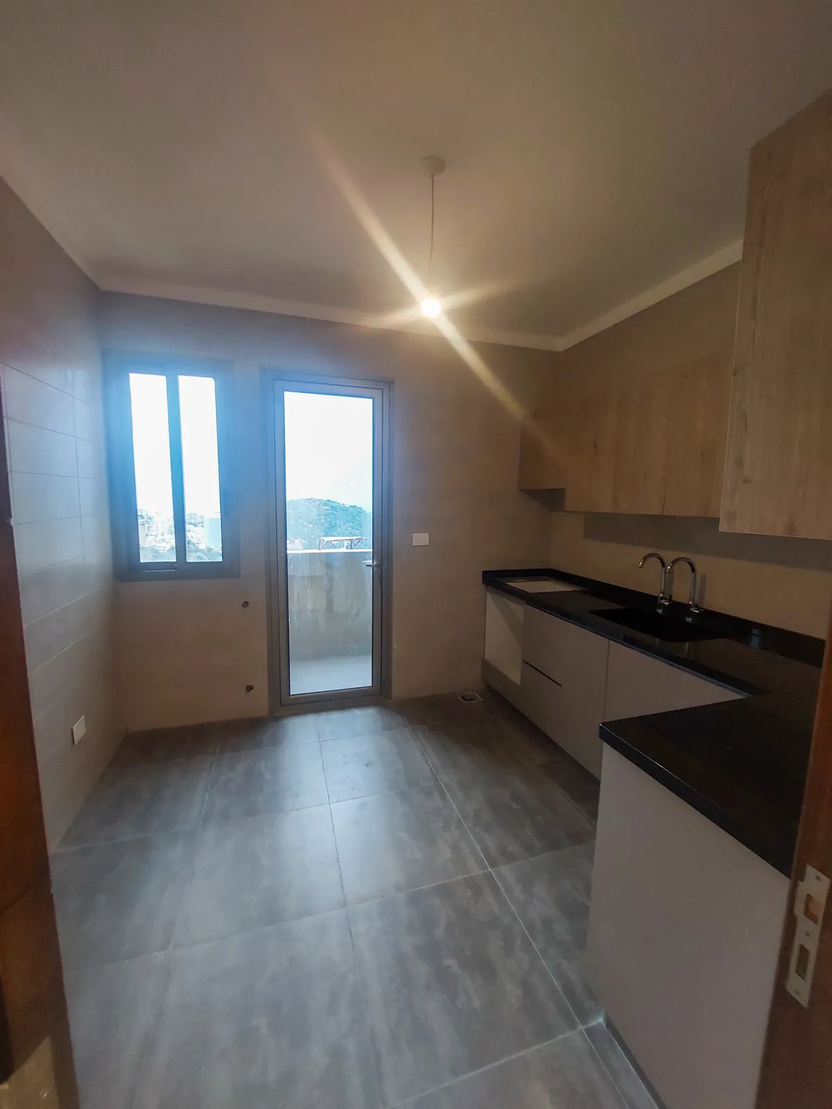 Brand-New Apartment in Zikrit with Sea and Mountain View — الصورة 4