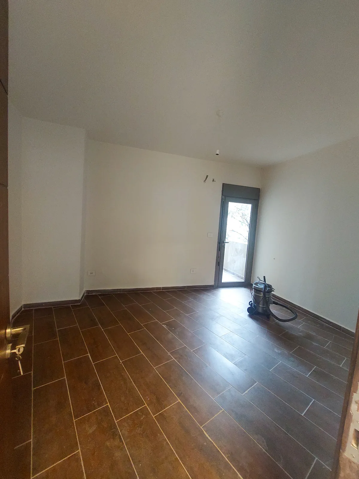 Brand-New Apartment in Zikrit with Sea and Mountain View — الصورة 5