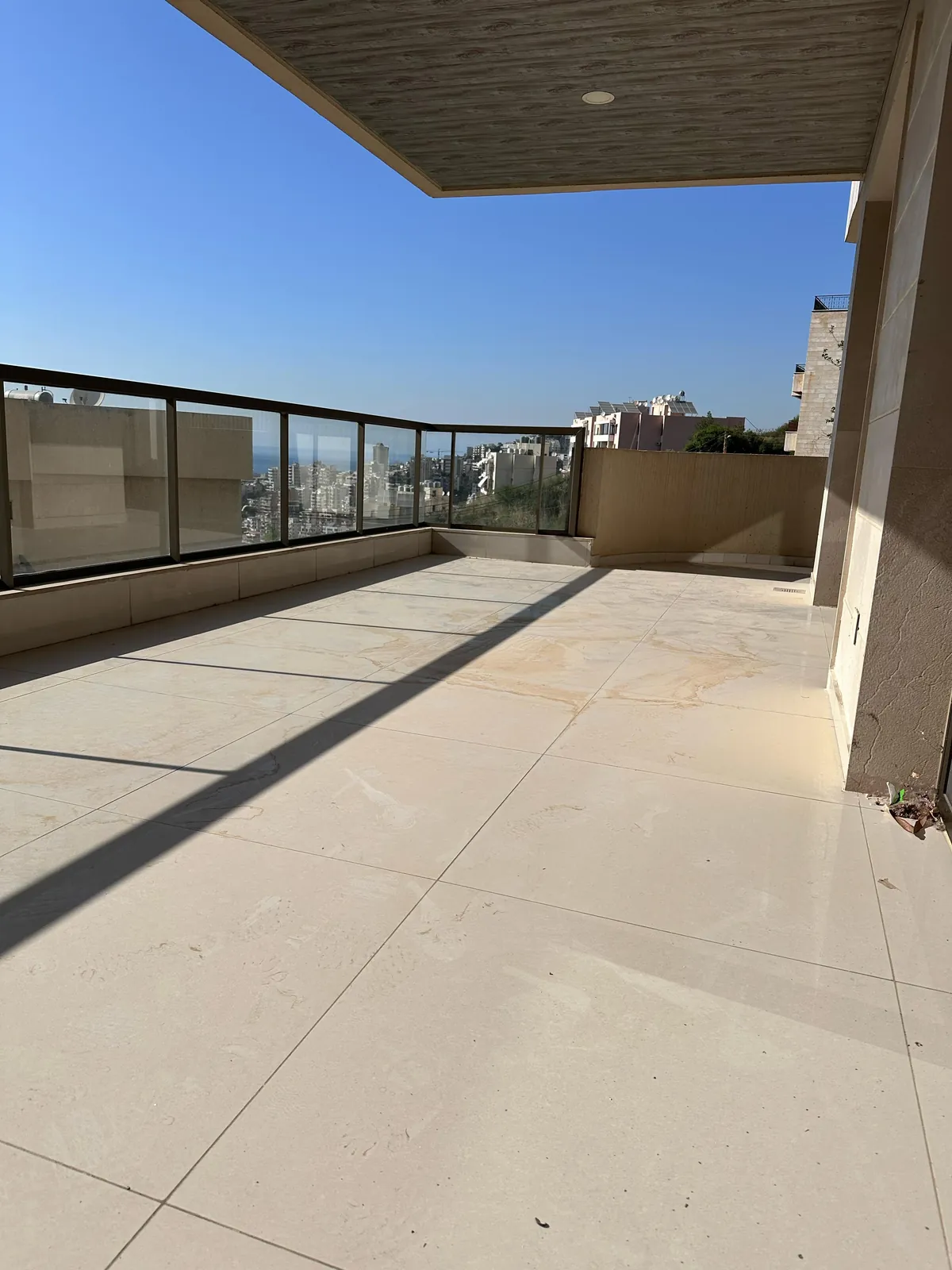 Apartment for Rent in Bsalim, Metn with a Breathtaking Sea View — الصورة 2