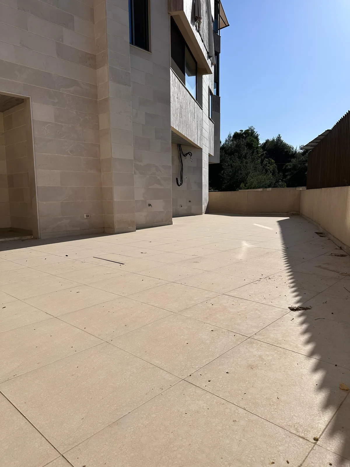 Apartment for Rent in Bsalim, Metn with a Breathtaking Sea View — الصورة 3