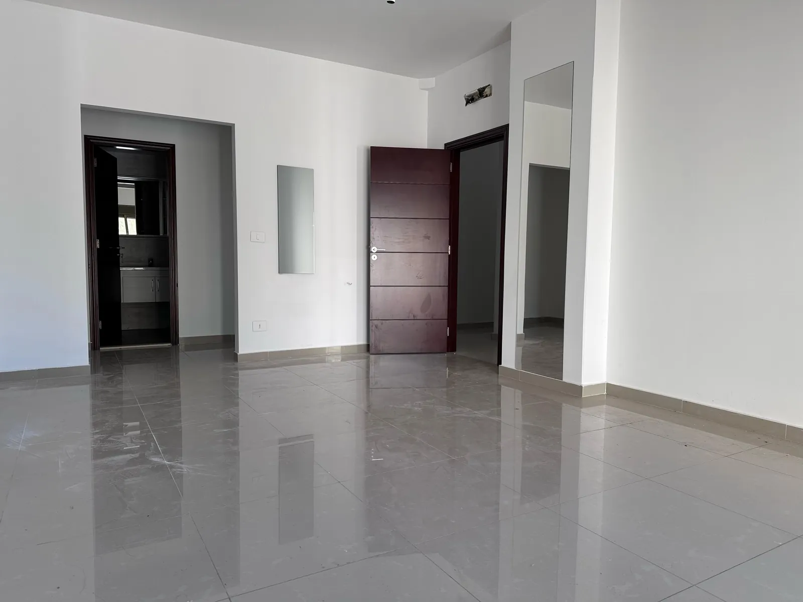 Apartment for Rent in Bsalim, Metn with a Breathtaking Sea View — الصورة 4