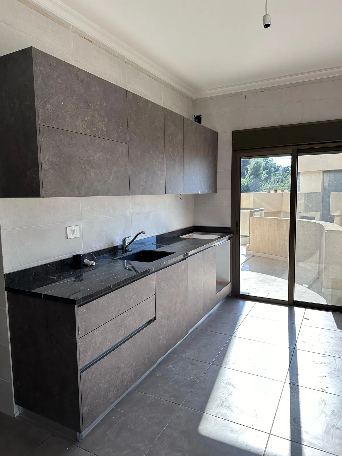 Apartment for Rent in Bsalim, Metn with a Breathtaking Sea View — الصورة 5