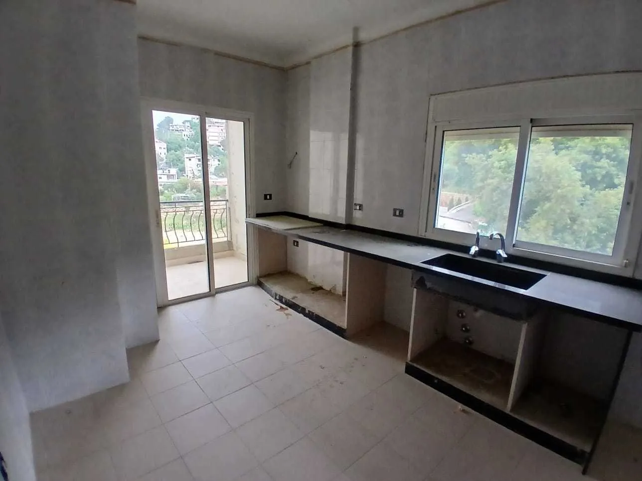 Apartment for Rent in Roumieh, Metn — الصورة 2